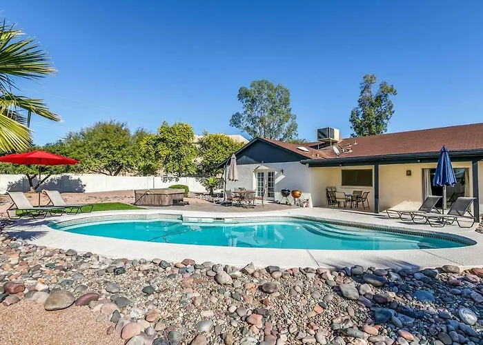Bell - Living - Pool - Location - Events Holiday home *